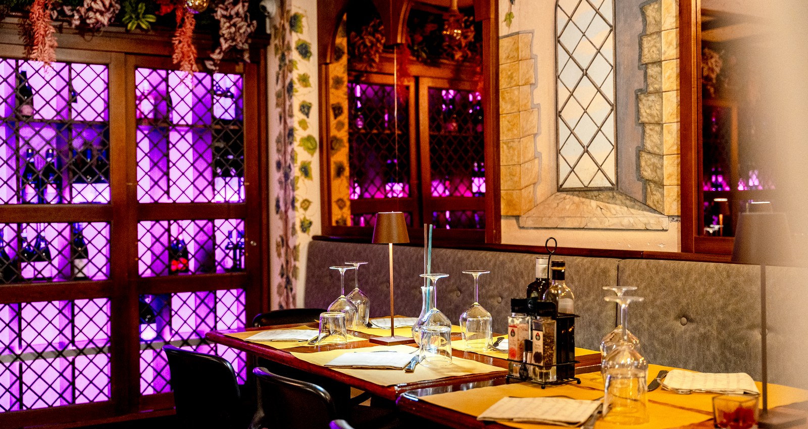 Enjoy Holiday | Restaurants