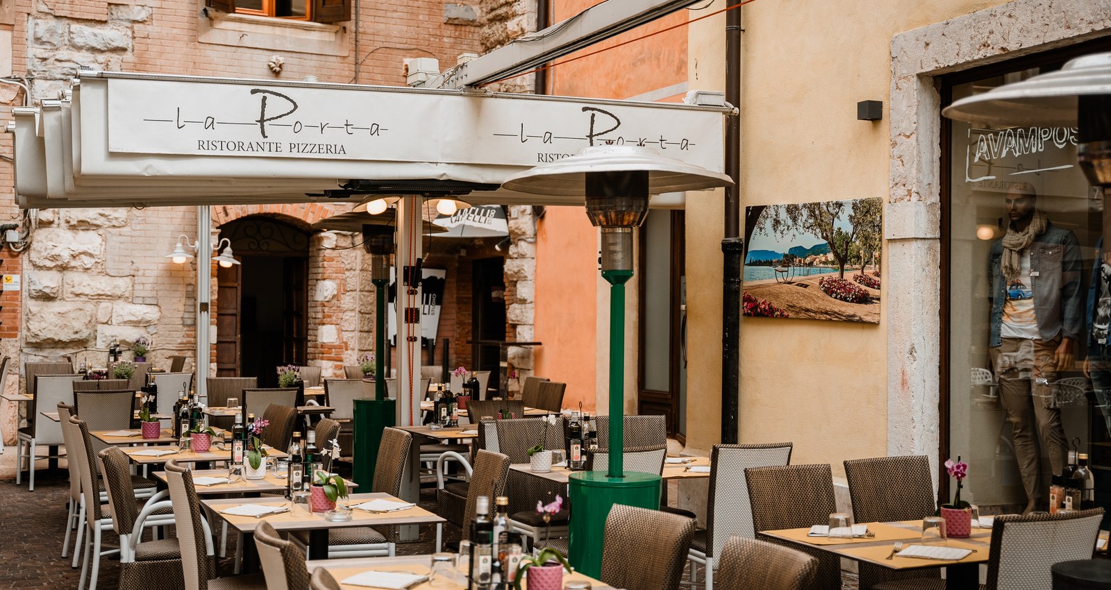 Enjoy Holiday | Restaurants