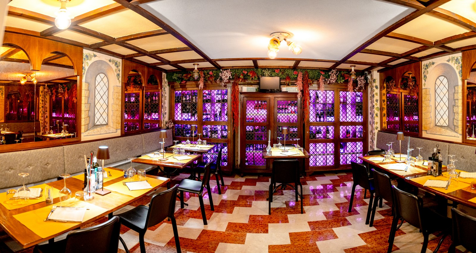 Enjoy Holiday | Restaurants