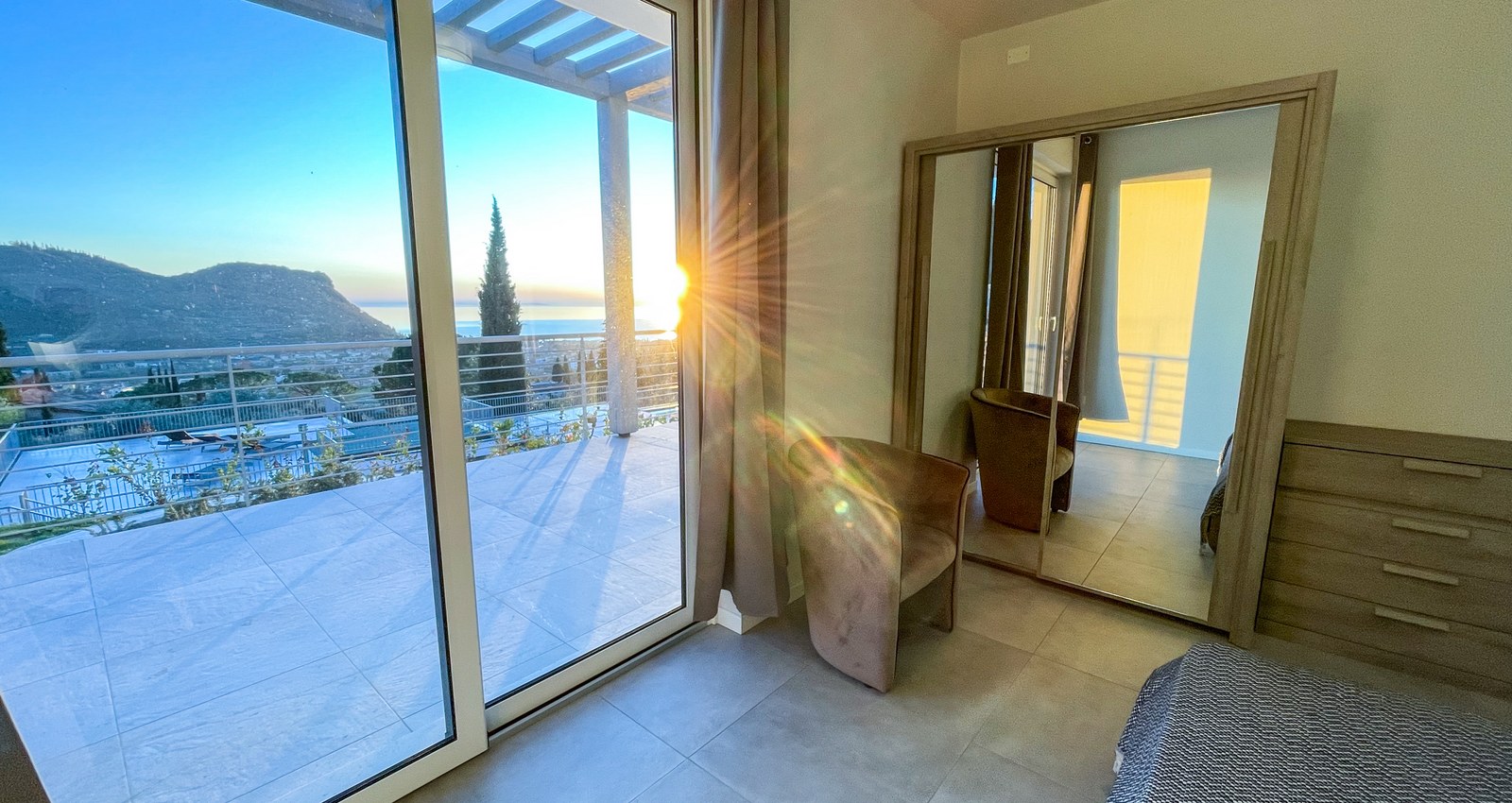 Enjoy Holiday | Sunset Lodge