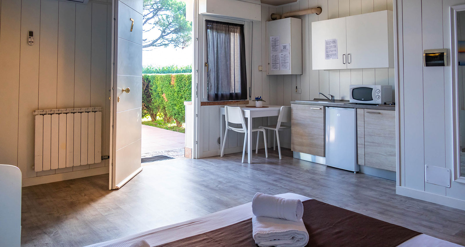 Enjoy Holiday | Appartamento con una camera da letto con terrazza