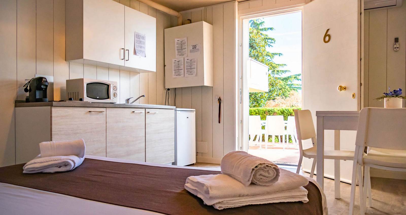 Enjoy Holiday | 2-Bedroom Apartment with Terrace and Garden View