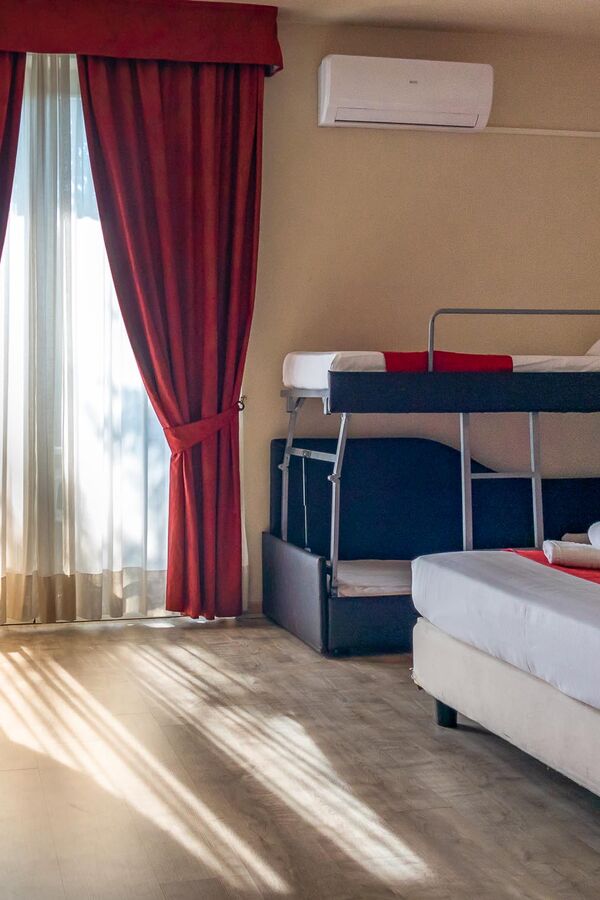Enjoyholiday | Lago di Garda Parkhotel N.D.M. Srl | Camera family con balcone